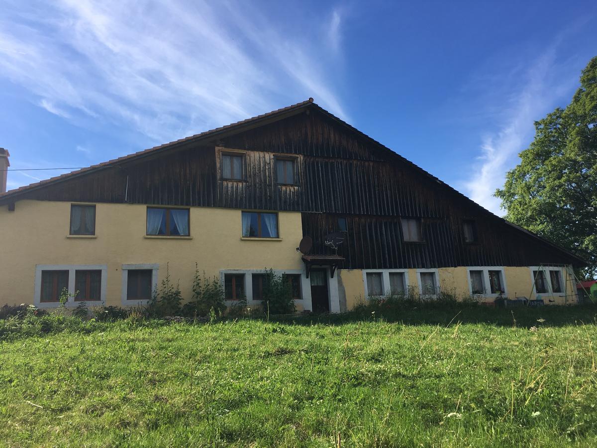 Villa La Dernier  à La Côte-aux-Fées Extérieur photo