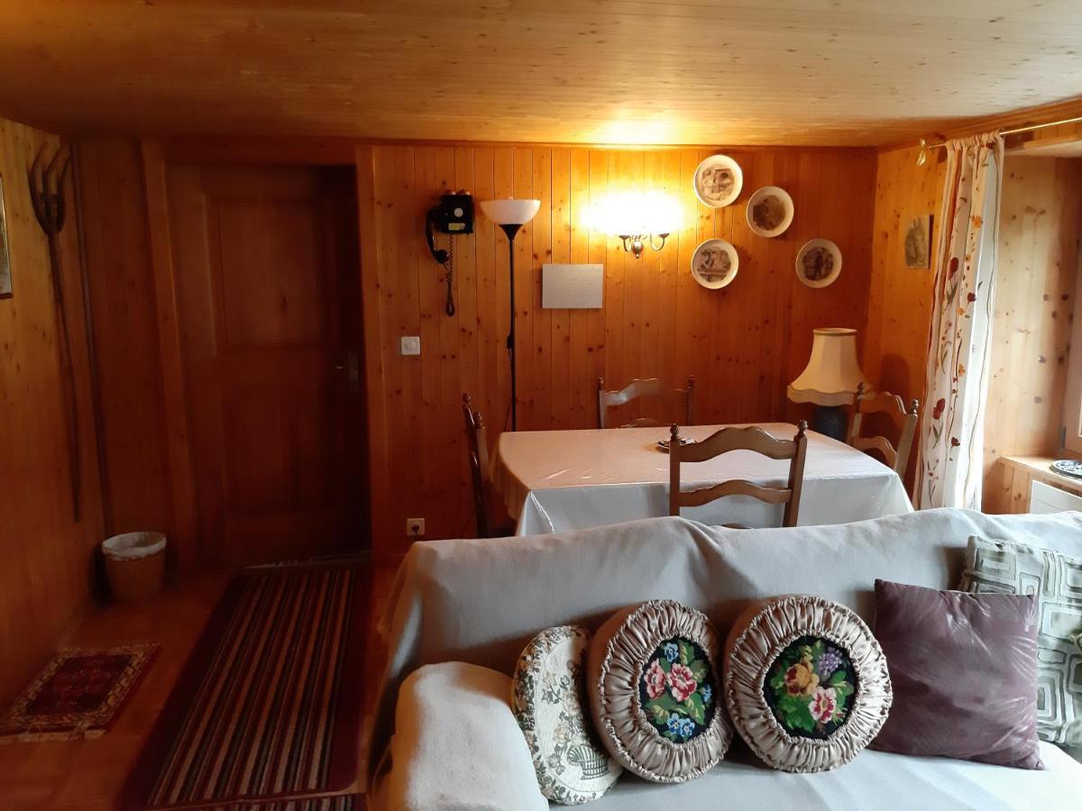 Villa La Dernier  à La Côte-aux-Fées Extérieur photo